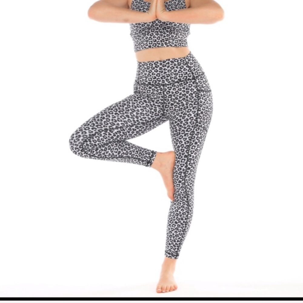 BOGO Ethos All day leggings -  snow leopard &black